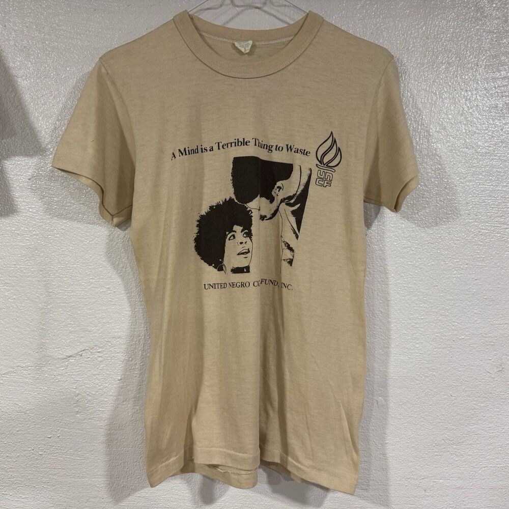 Vintage A Mind Is A Terrible Thing To Waste T Shirt UNCF Worn By Issa Rae Size M